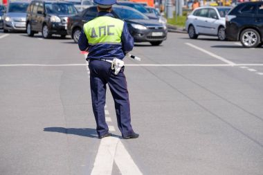 Trafik Polis sokakta çalışan gün saat
