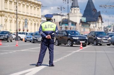 Trafik Polis sokakta çalışan gün saat
