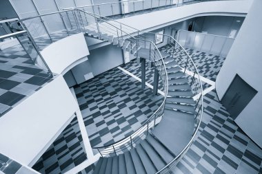 Merdiven ile modern ofis binası