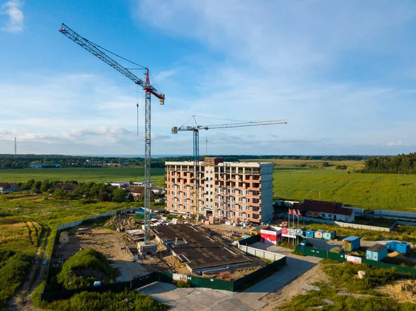Vista aérea da construção de edifício de vários andares — Fotografia de Stock