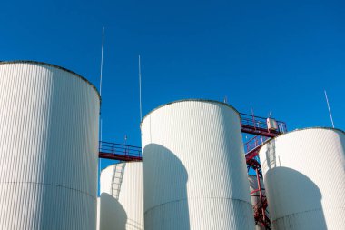 Bir sıvı malzeme sanayi depolama