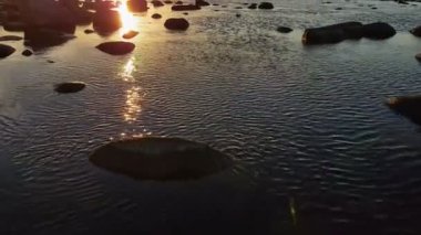 Denizin üzerinde gün batımı