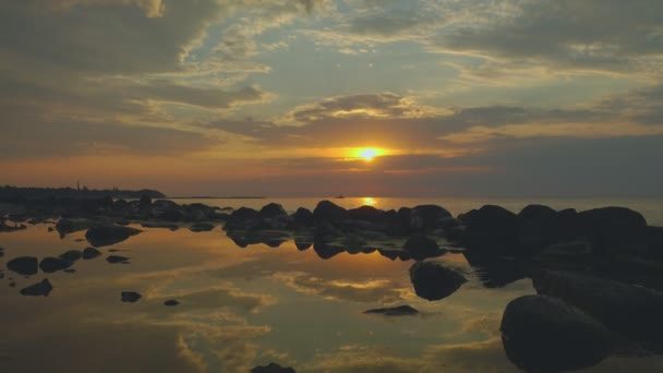 Solnedgång över havet — Stockvideo