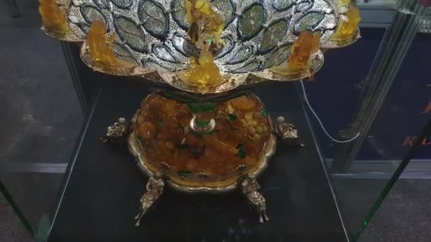波罗的海琥珀色的珠宝 — 图库视频影像