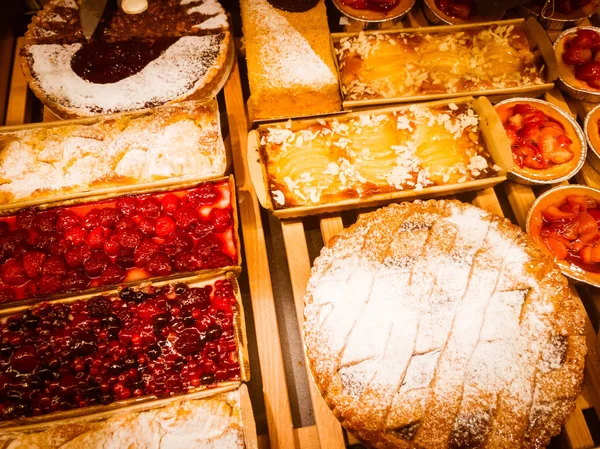 Fresh pastries for sale in the bakery — Stock Photo, Image