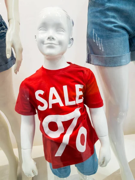 Mannequins in the store — Stock Photo, Image