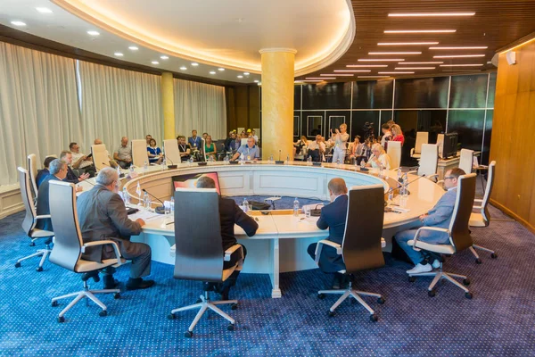 Empresarios en la mesa redonda durante el Amber Forum —  Fotos de Stock