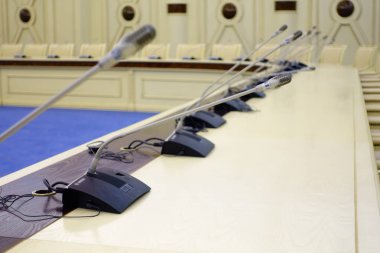 Konferans Salonu, Masa Mikrofonu
