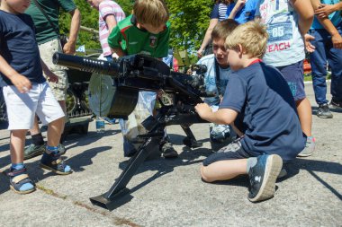 5-10 yıl deneyin gerçek silah tanımlanamayan Cocuk yas