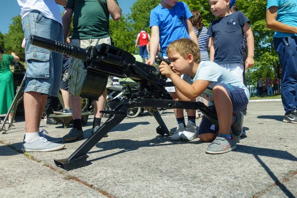 5-10 yıl deneyin gerçek silah tanımlanamayan Cocuk yas