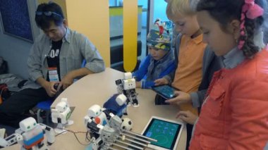 Moskova yapıcı dürüst, Robotik çocuk öğrenmek