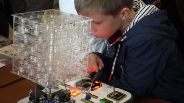 Çocuk geliştirme oyunlar, Moskova yapıcı dürüst oyun