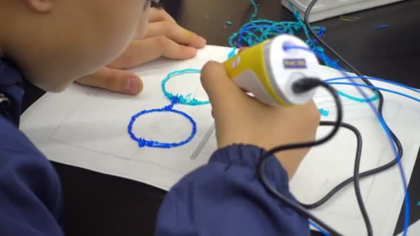 I bambini che giocano a Mosca Maker Faire — Video Stock