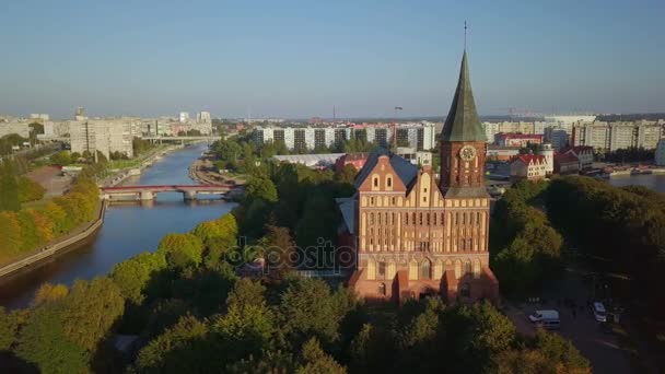 Paisaje urbano aéreo de la isla de Kant en Kaliningrado, Rusia — Vídeos de Stock