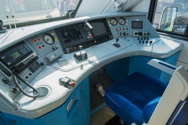 Bir tren operatörleri taksi iç