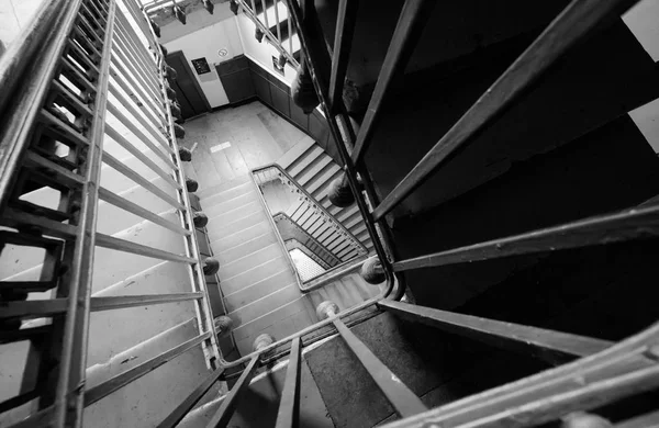 Wendeltreppe am alten Haus — Stockfoto