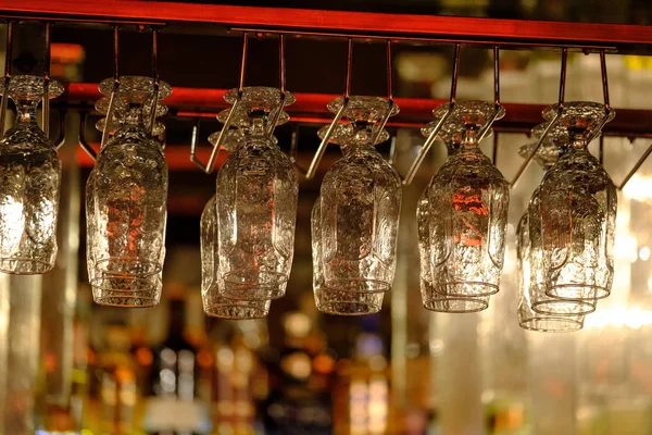 Óculos em um fundo bar — Fotografia de Stock