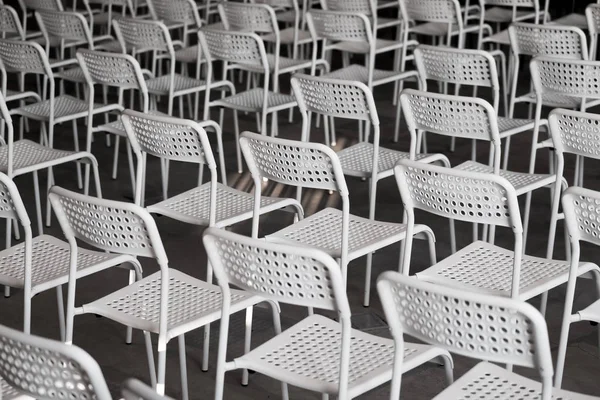 Голубые стулья в конференц-зале . — стоковое фото