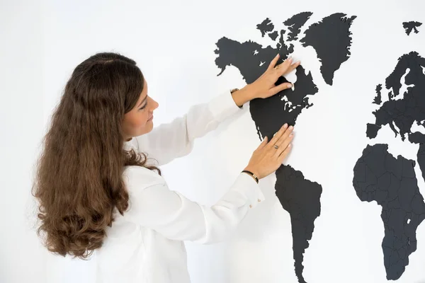 Couple is fixing the world map — Stock Photo, Image