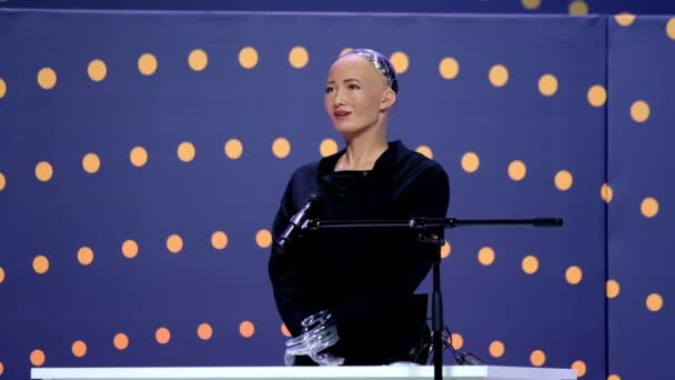 Sophia Człekokształtny robot otwartych innowacji konferencji w Skolokovo technopark — Wideo stockowe