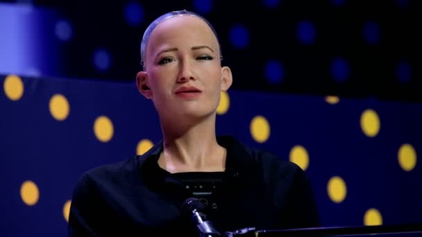 Sophia humanoid robot på öppna innovationer konferensen på Skolokovo technopark — Stockvideo