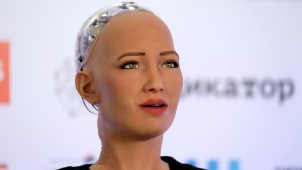 Sophia humanoidní robot na otevřené inovace konferenci v Skolokovo technopark — Stock video