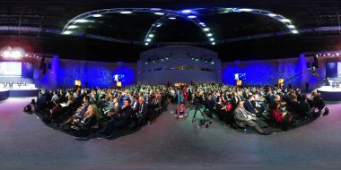 İnsanlar açık yenilikler 2017 forum katılmak