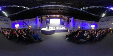 İnsanlar açık yenilikler 2017 forum katılmak
