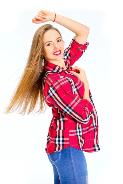 Junge sexy Frau in Jeans und kariertem Hemd posiert im Studio — Stockfoto