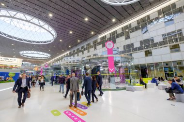 İnsanlar açık yenilikler 2017 forum katılmak