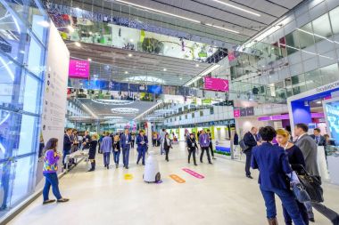 İnsanlar açık yenilikler 2017 forum katılmak