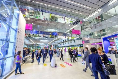 İnsanlar açık yenilikler 2017 forum katılmak