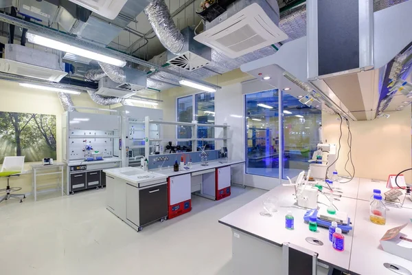 Wnętrze nowoczesne laboratorium naukowym w Bułgarii Technopark — Zdjęcie stockowe