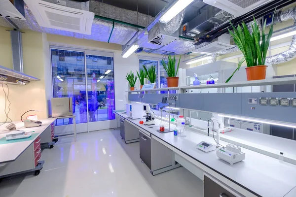 Interior de laboratorio científico moderno en Skolkovo Technopark — Foto de Stock