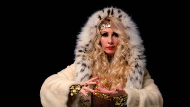 Woman dressed in a fur coat moves hands in Qigong style — Stock Video