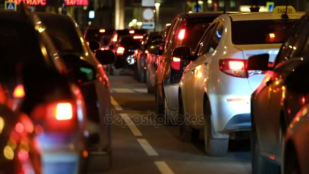 Μποτιλιάρισμα στο μεγάλη πόλη ΠΙΣΩ ΟΨΗ — Αρχείο Βίντεο