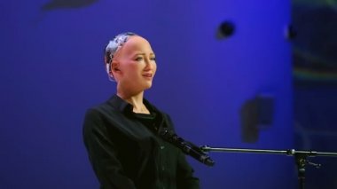Sophia Skolokovo Teknopark, açık yenilikler Konferansı'nda insansı robot