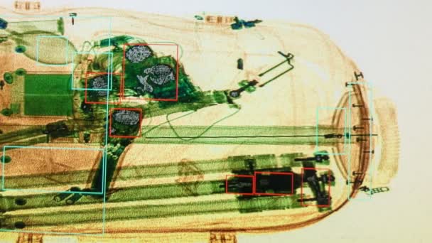 Gambar X-ray asli dari koper di bandara — Stok Video