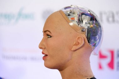 Sophia Skolokovo Teknopark, açık yenilikler Konferansı'nda insansı robot