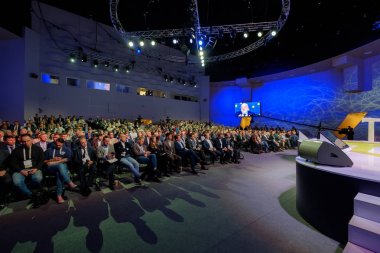 İnsanlar açık yenilikler 2017 forum katılmak