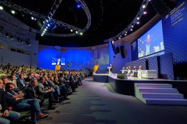 İnsanlar açık yenilikler 2017 forum katılmak