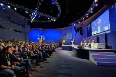 İnsanlar açık yenilikler 2017 forum katılmak