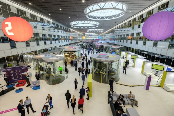 İnsanlar açık yenilikler 2017 forum katılmak