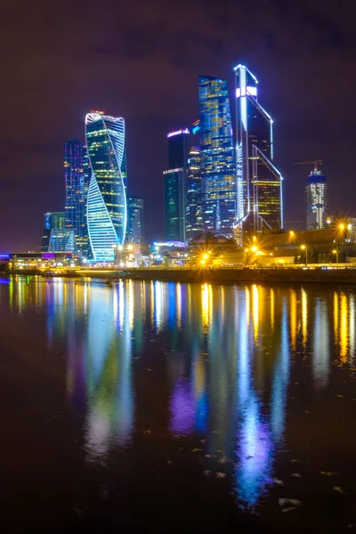 Moskou torens van de stad bij nacht — Stockfoto