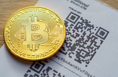 Bitcoin altın sikke ve kağıt giriş