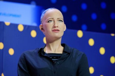 Sophia Skolokovo Teknopark, açık yenilikler Konferansı'nda insansı robot