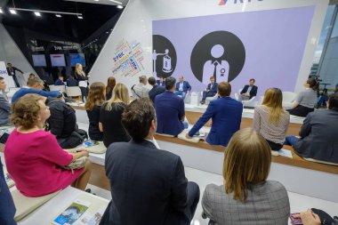 İnsanlar açık yenilikler 2017 forum katılmak