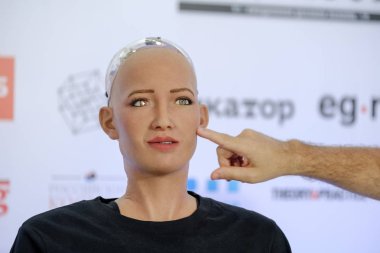 Sophia Skolokovo Teknopark, açık yenilikler Konferansı'nda insansı robot