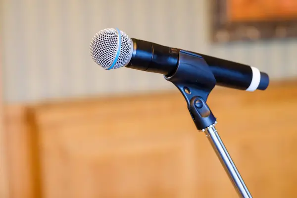 Mikrofon blisko na konferencji — Zdjęcie stockowe