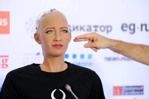 Sophia humanoidní robot na otevřené inovace konferenci v Skolokovo technopark — Stock fotografie